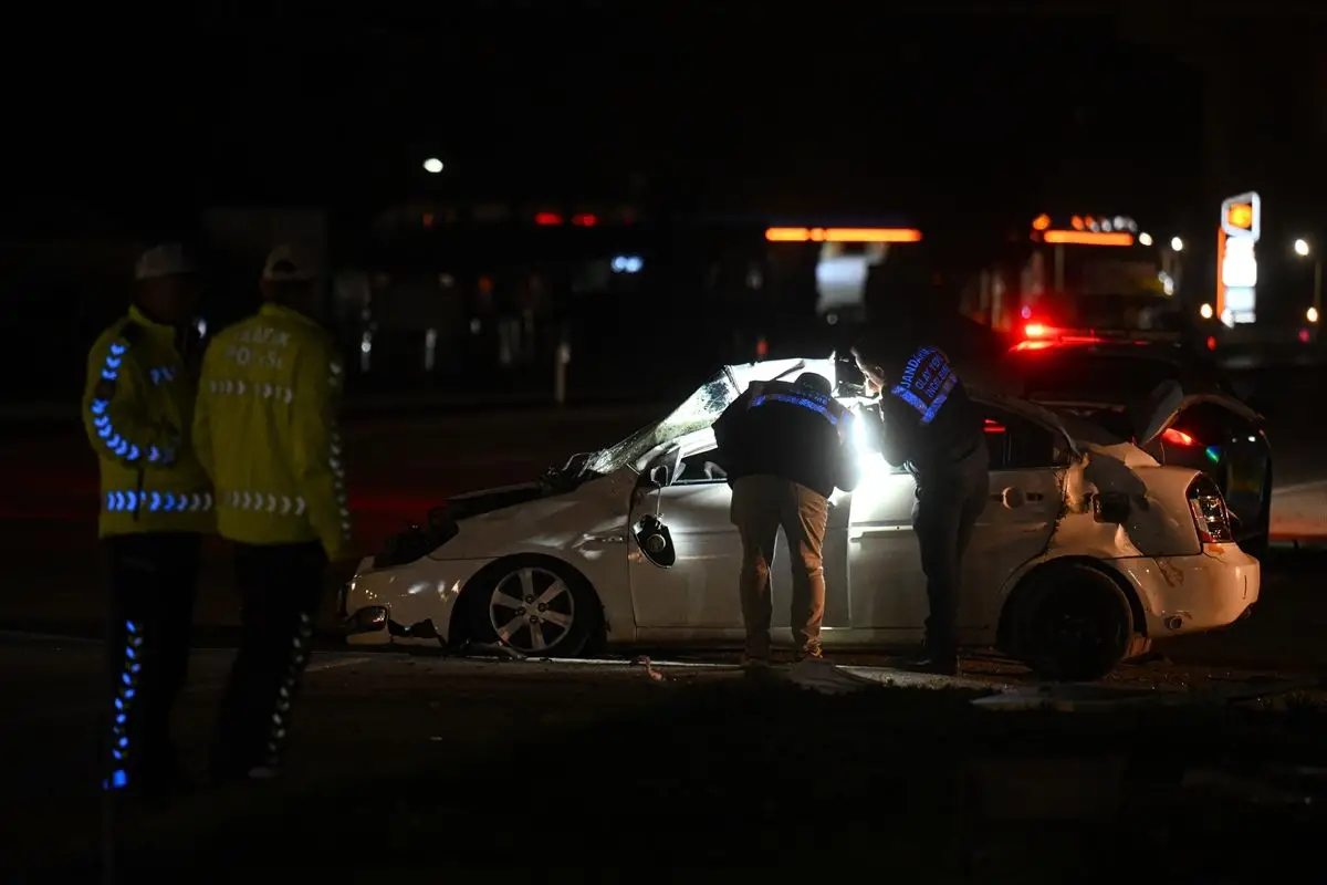 Mamak'ta Şiddetli Trafik Kazası: Takla Atan Otomobil Tırı Çarptı, Sürücü Hayatını Kaybetti