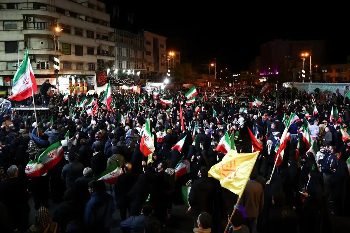 Tahran’da Ateşkes Sonrası Halkın Coşkusu: Sokaklar Protesto Dolu