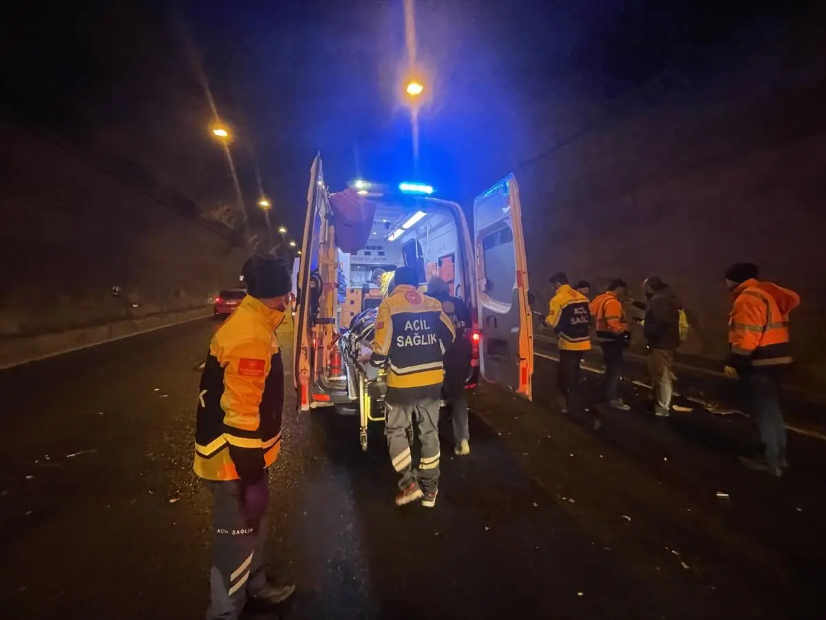 Bolu Dağı Tüneli’nde Çarpışma: 5 Yaralı, Çocuklar da Yaralandı