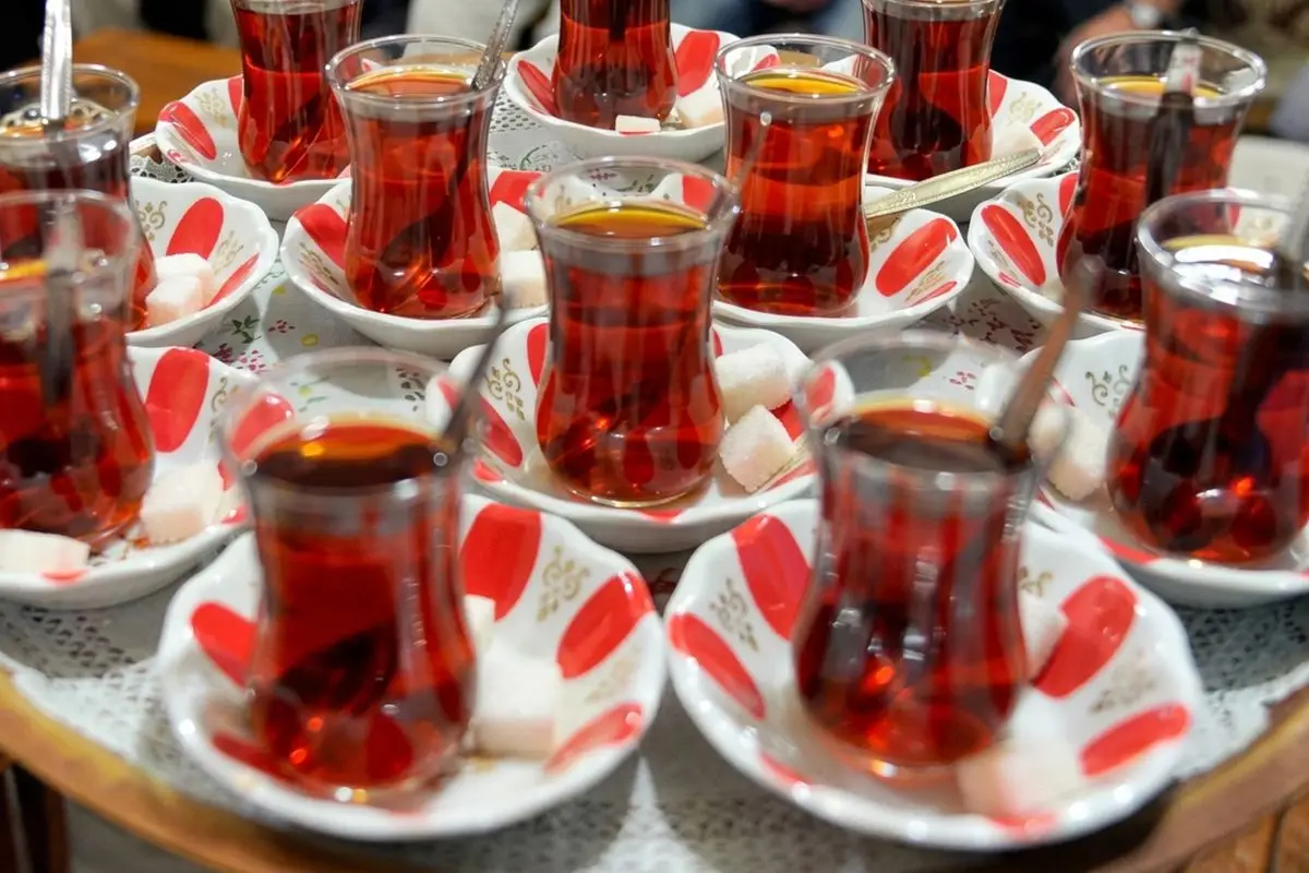 ÇAYKUR'dan Çay Fiyatlarına %10 Zam: Yeni Ücretler 8 Nisan'dan İtibaren Geçerli