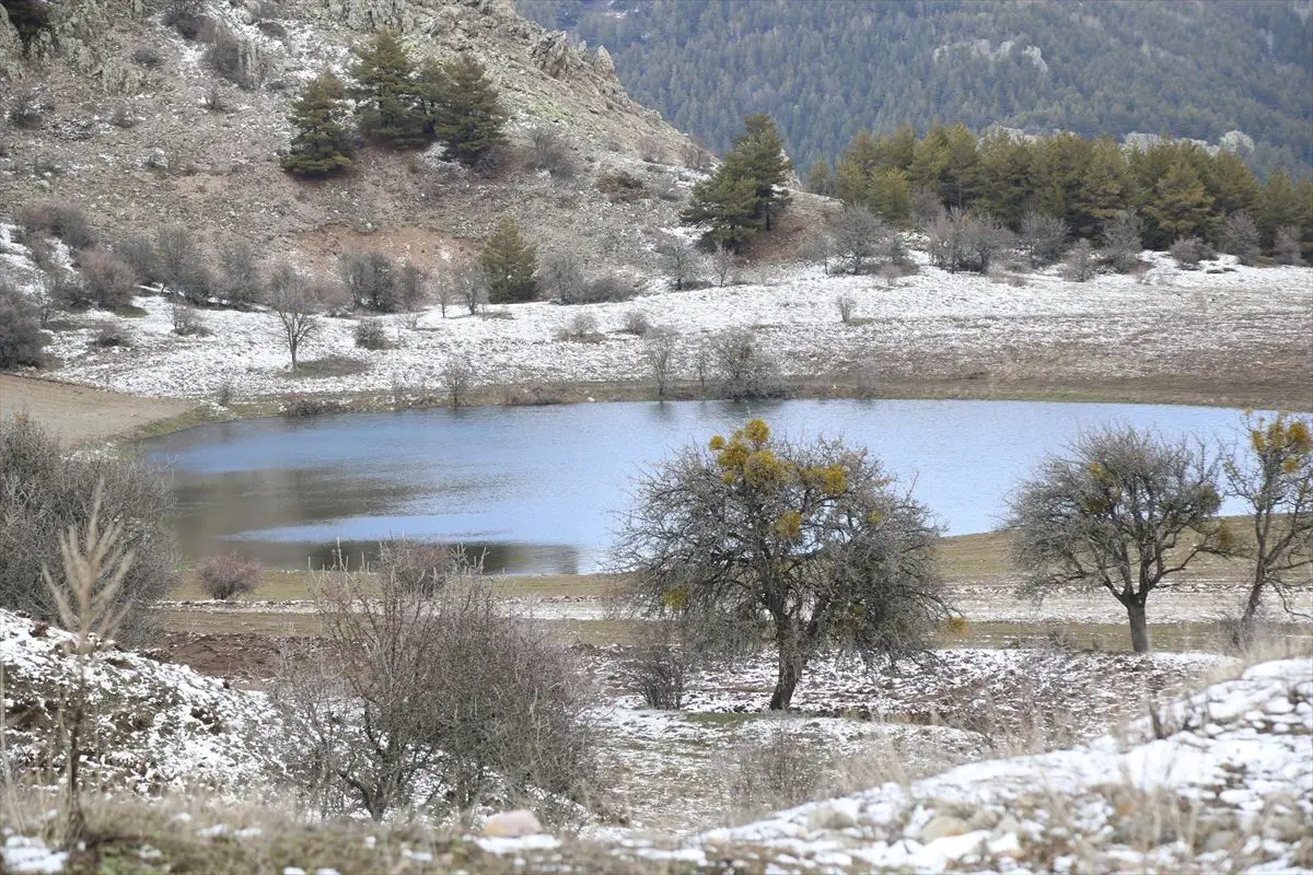 Çubuk'ta Yoğun Kar Yağışı Şehir Genelinde Beyaz Örtü Oluşturdu