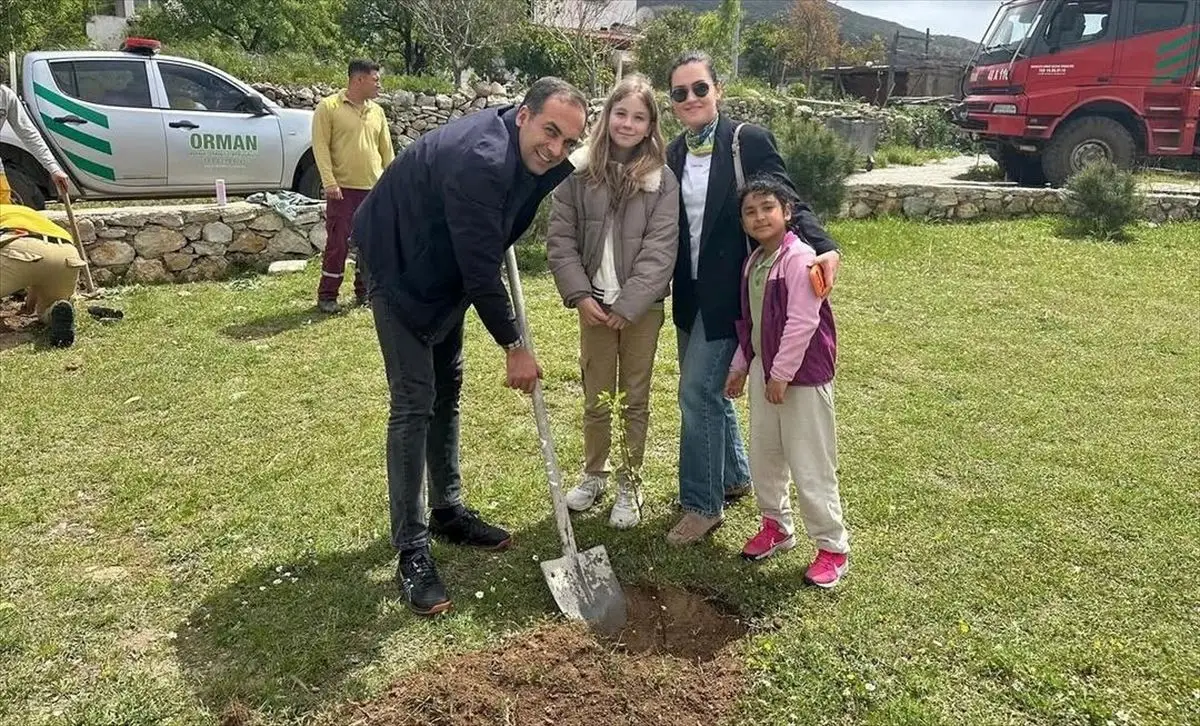 Datça’da Öğrenciler Çevreye Yeşil Dokunuş: Fidan Dikimi Etkinliği