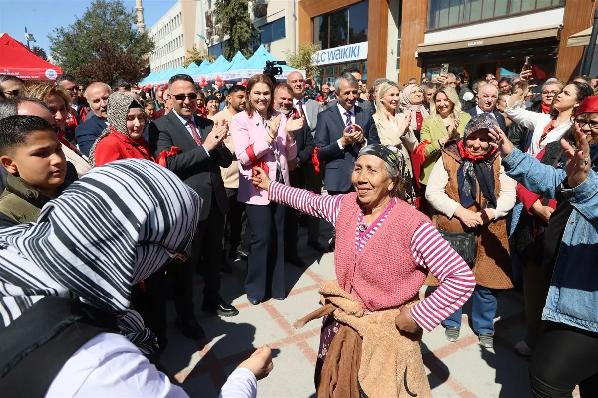 Edirne'de Romanlar Günü Coşkusu: Vali Sezer'in Katılımı ve Renkli Etkinlikler