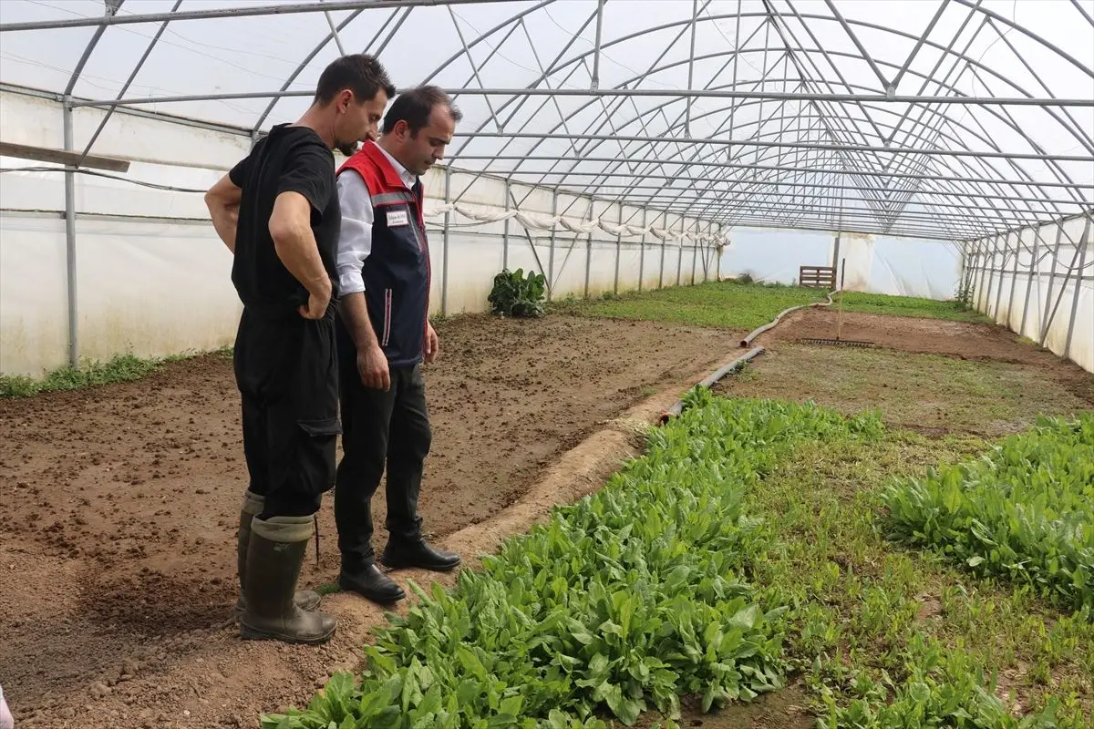 Kızılay, Edirne'deki Öğrencilere Sıcak Çorba İkramı Yapıyor