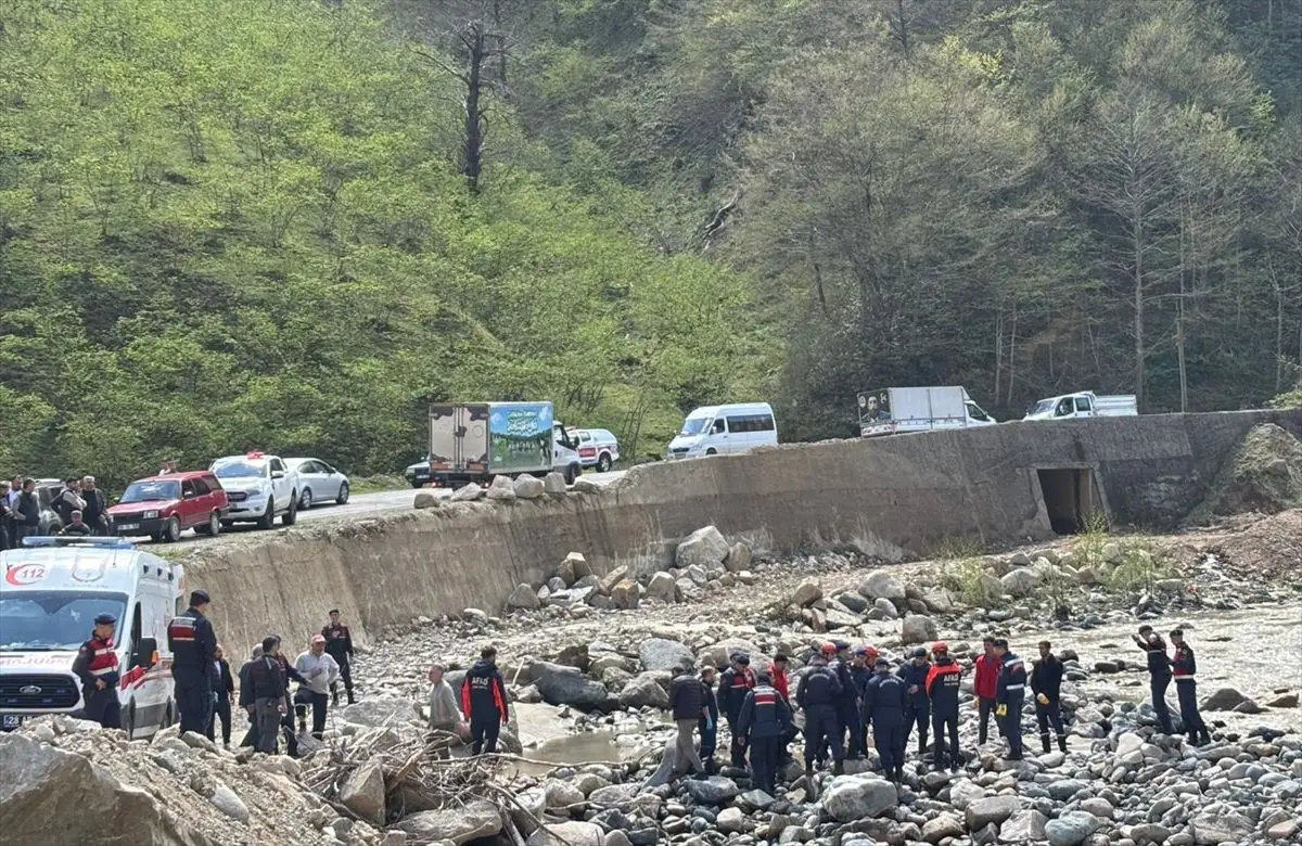 Giresun Yağlıdere’de 19 Yaşındaki Üniversite Öğrencisinin Cenazesi Yapıldı