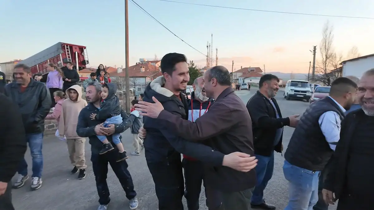 Şarkışla’da Polis Haftası Coşkusu: Kavga İhbarı Gelen Ekip ‘Davul ve Zurna’ ile Karşılandı