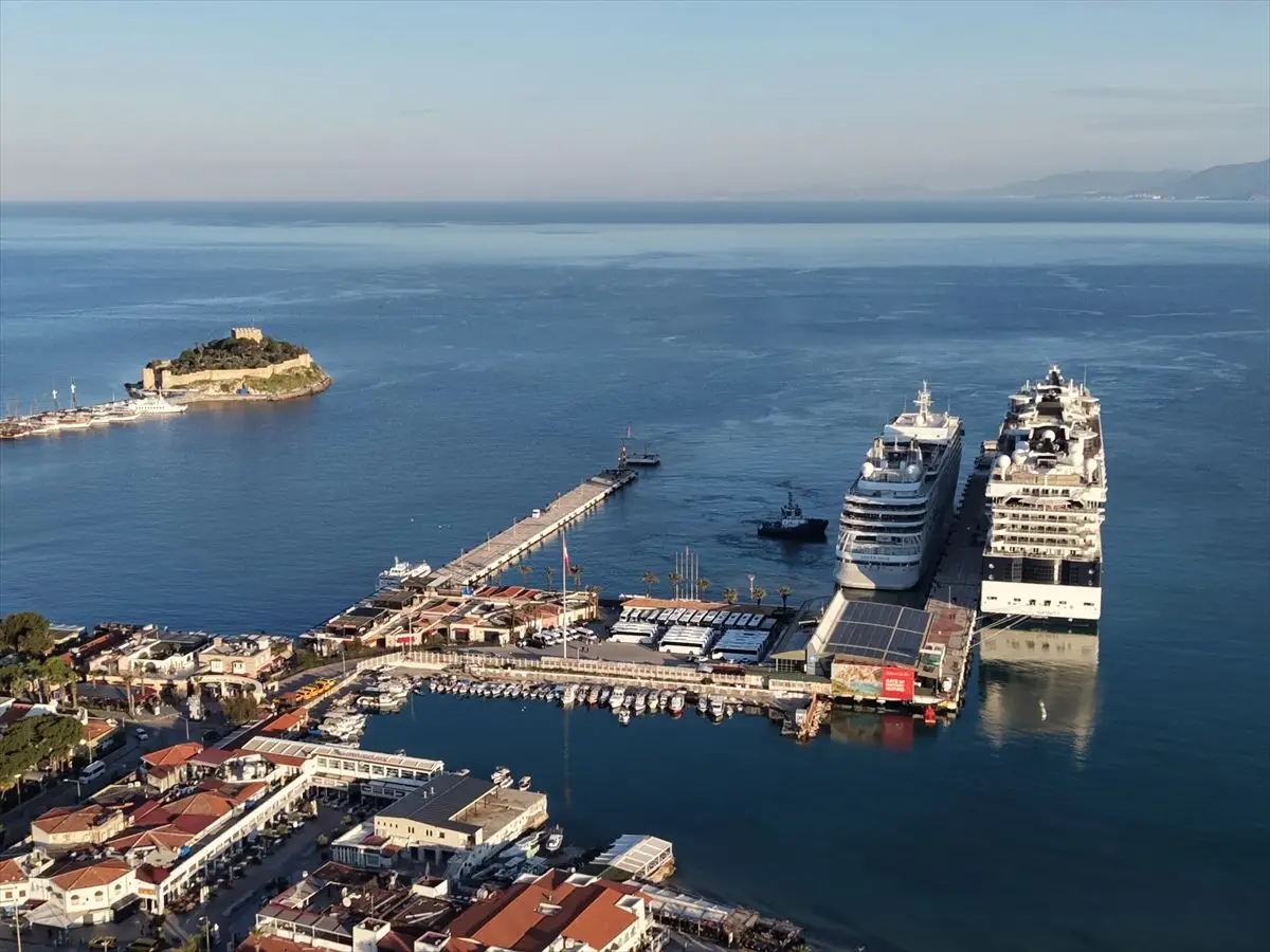 Kuşadası’nda İki Kruvaziyer 2.723 Turisti Karşıladı: Yerel Ekonomi Canlandı