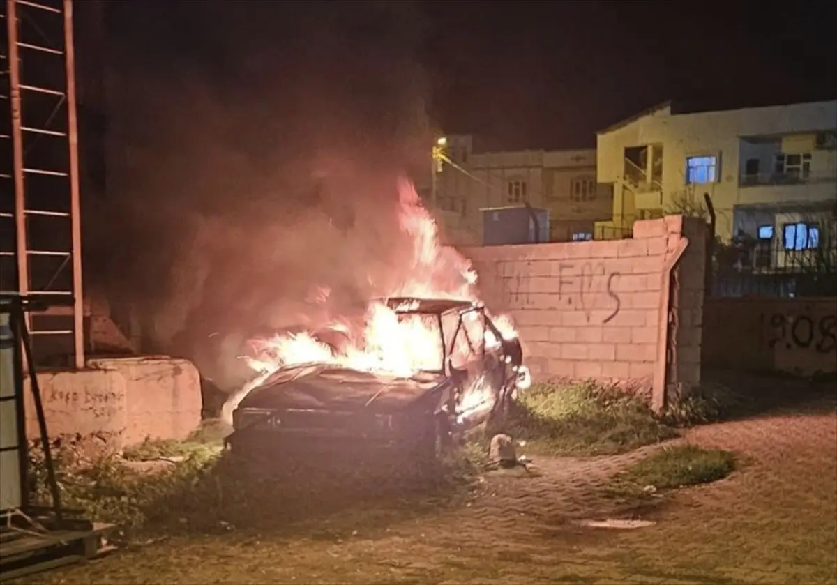 Nusaybin'de Park Halindeki Araç Aniden Alev Aldı