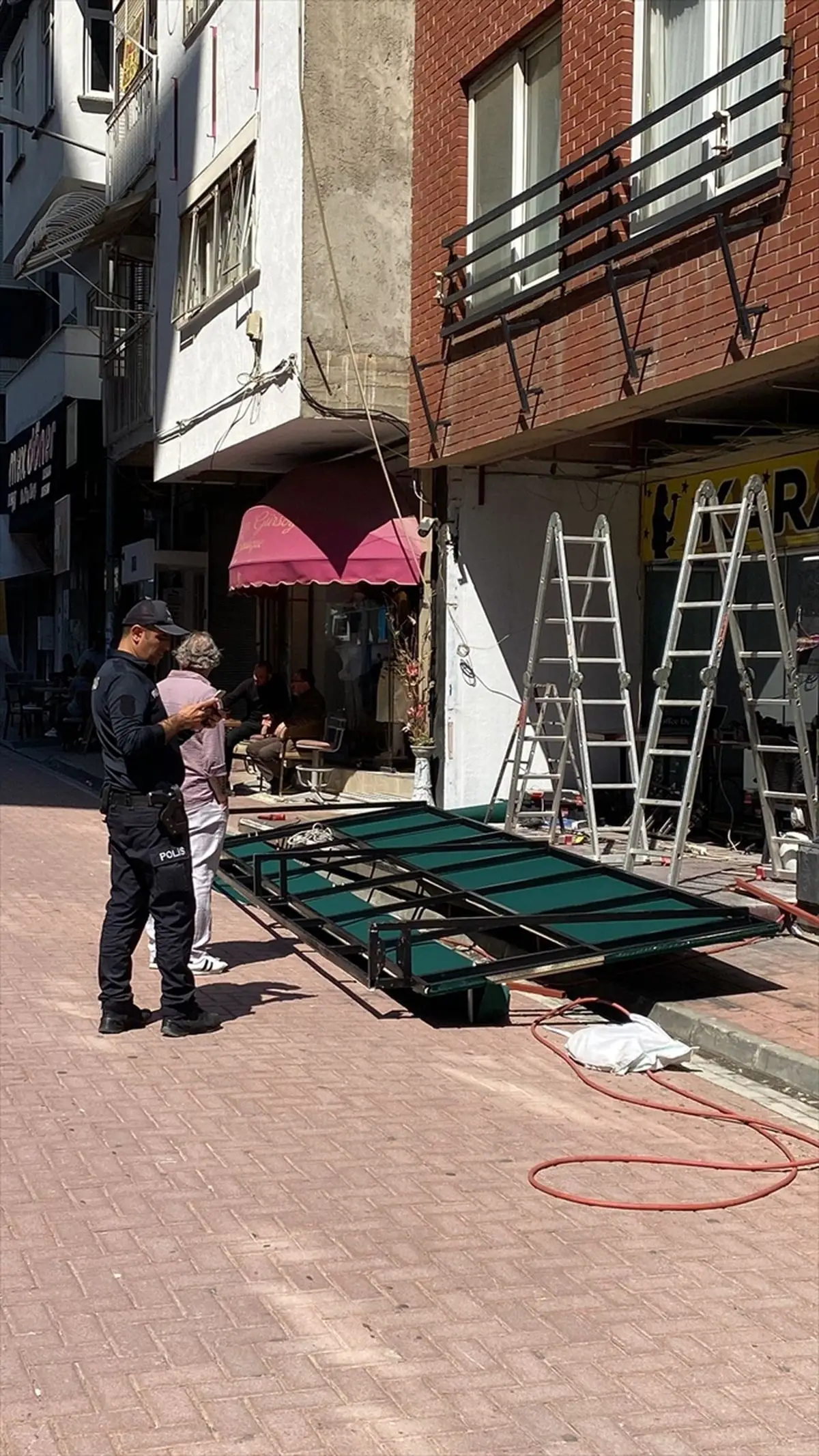 Nazilli'de Tabela Montajı Sırasında İşçi Ağır Yaralandı