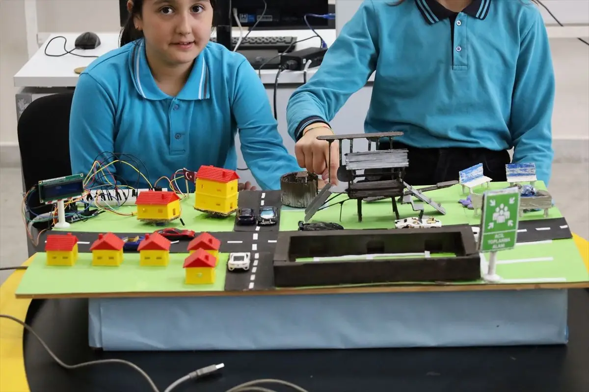 Çankırı Orta'da Öğrenciler TÜBİTAK Bölge Yarışmasında Üçüncülük Elde Etti