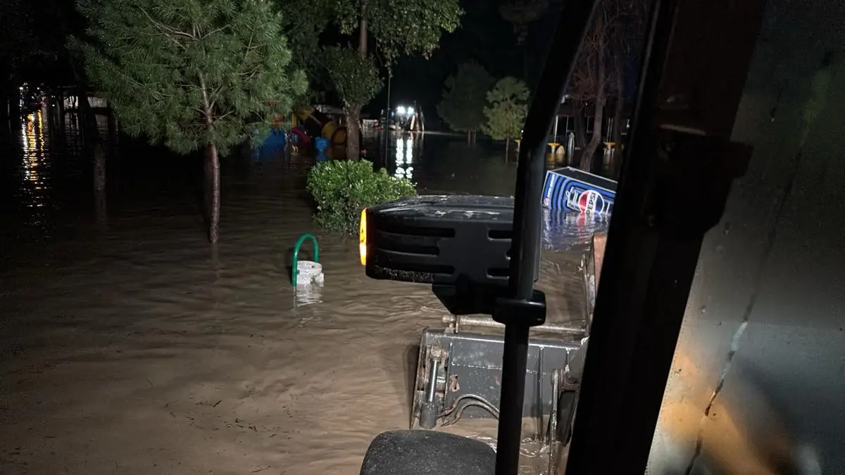 Kadirli'de Sel Felaketi: İki Kişi Suya Kapıldı, Kurtarma Ekipleri Seferber Oldu