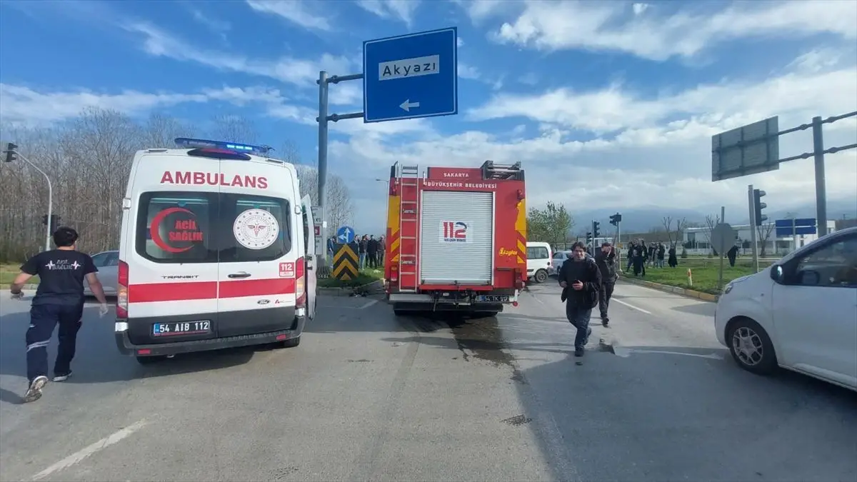 Sakarya’nın Akyazı İlçesinde 4 Yaralıyla Sonuçlanan Trafik Çarpışması