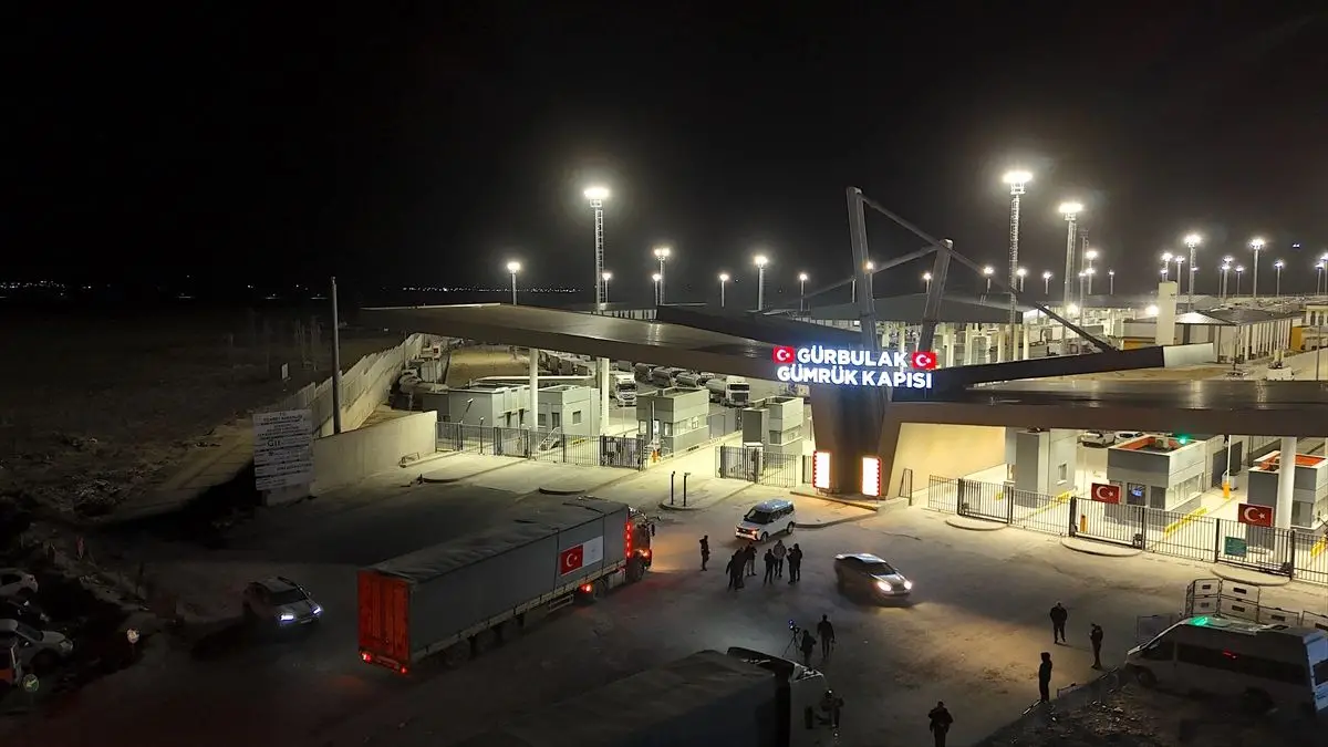 Gürbulak Sınır Kapısı'nda tıbbi yardım tırları