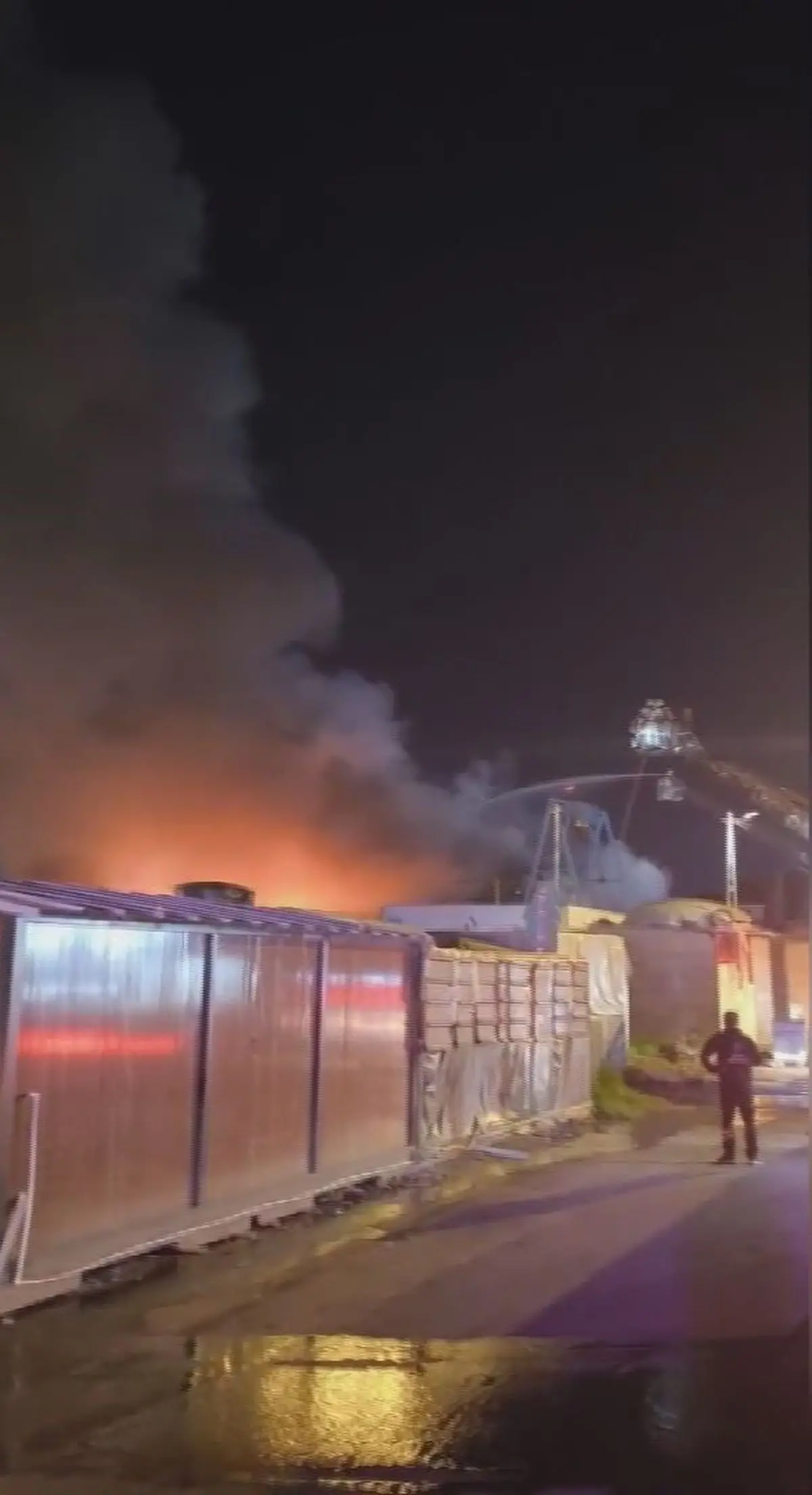 Yangın anındaki fabrika dış görünüşü