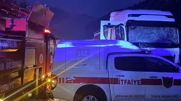 Bucak'ta Trafik Kazası: Minibüs ve Tır Çarpıştı, 7 Hayatta Kaldı