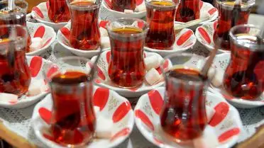 Yeni fiyat etiketli çay paketleri