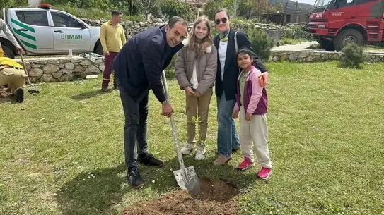 Datça’da Öğrenciler Çevreye Yeşil Dokunuş: Fidan Dikimi Etkinliği