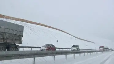 Karla kaplı Erzincan yolu