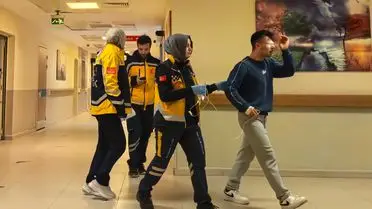 Kesim sırasında fırlayan ağaç parçası