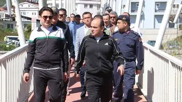 Seydikemer'de yürüyüşe katılanlar