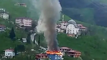 Yangın sonrası evin iç kısmındaki yıkım