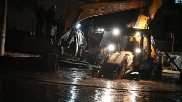 Sel sularında kalan araç