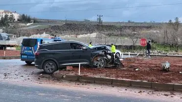 Siverek'te İki Otomobil Çarpıştı: 8 Yaralı