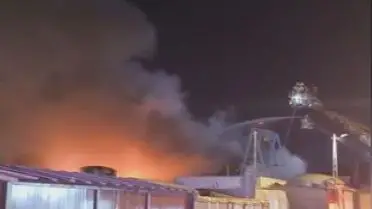 Tuzla'da Kumaş Fabrikasında Büyük Yangın: İtfaiye Operasyonu Devam Ediyor