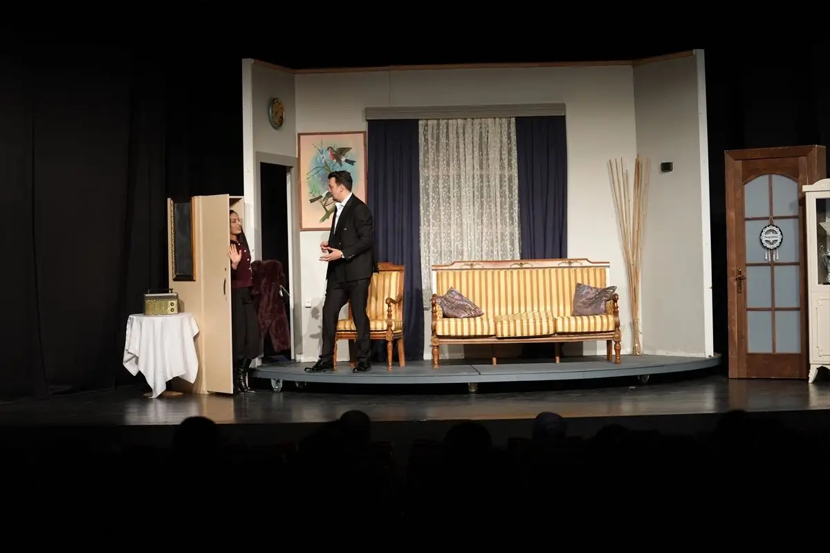 Erzurum Polisleri Tiyatroyla Uyuşturucuya Karşı Mesaj Veriyor