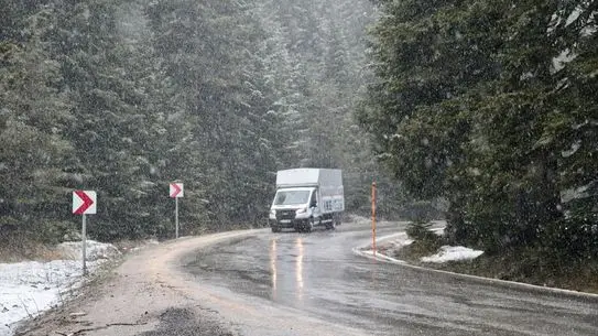 Karla kaplı dağ yolları