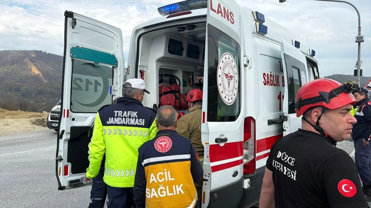 Düzce'de trafik kazası sonrası olay yeri
