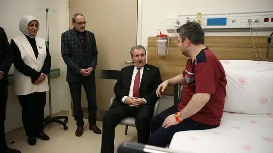 Destici, Trafik Kazasındaki Yaralı Kaymakam Kurt'u Hastanede Karşılayarak Moral Verdi