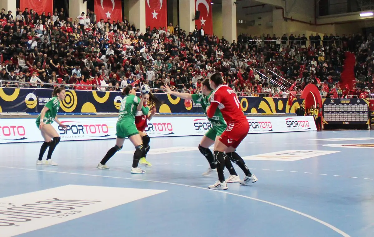 Türkiye Kadın Hentbol Takımı, EHF EURO'da 42-23 Skorla Macaristan'a Yenildi