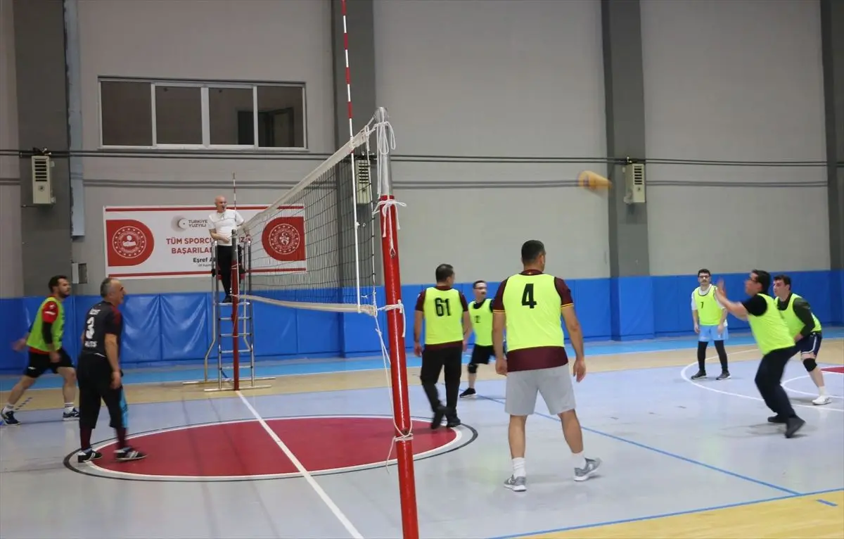 Of'ta Bahar Voleybol Turnuvası Heyecanı Başladı