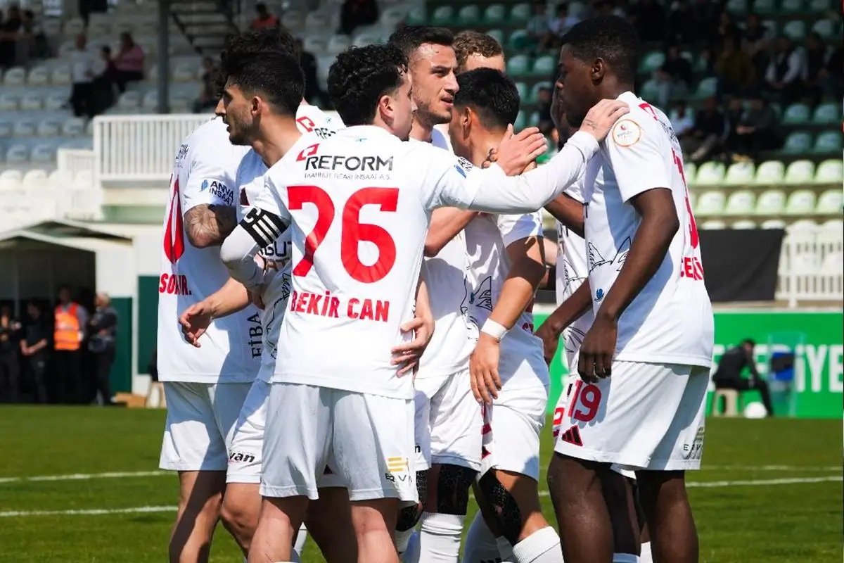 Vanspor, Serik Spor'u 6-1 Mağlup Ederek Trendyol 1. Lig'de Farkı Gösterdi