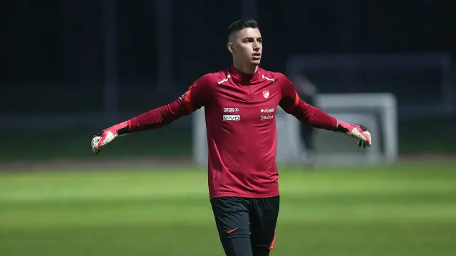 Berke Özer ve Gloria Dinov'un ilk fotoğrafı