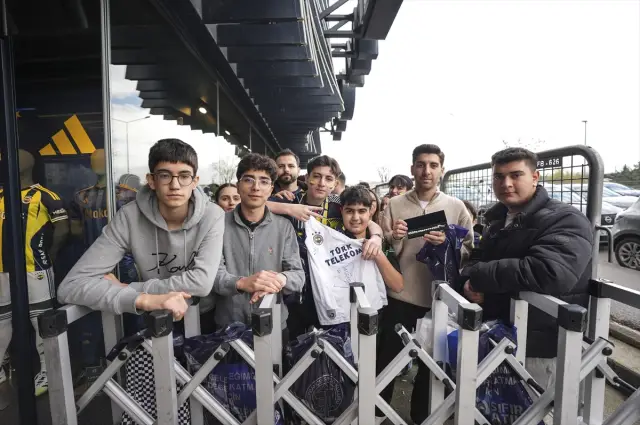 İmza günü kalabalık görüntüsü