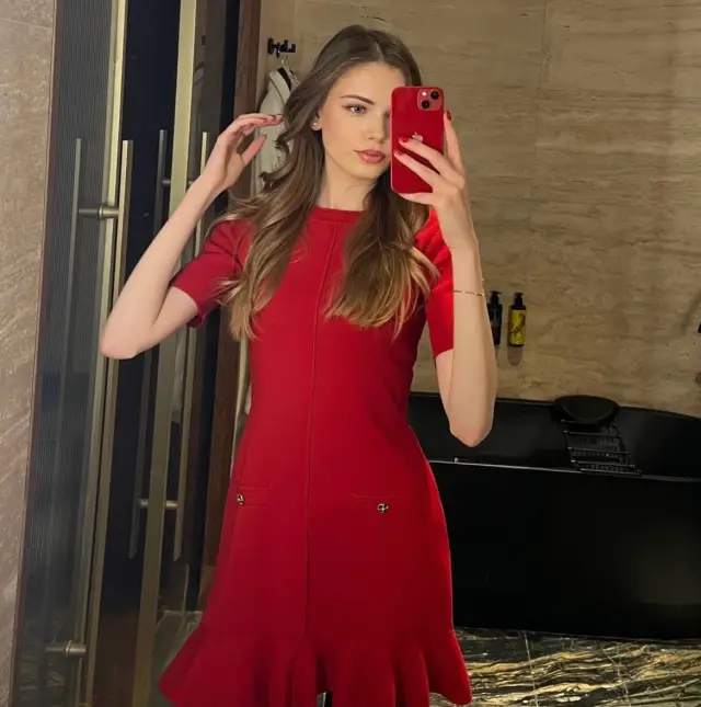 Gloria Dinov'un doğal makyajıyla çekildiği fotoğraf