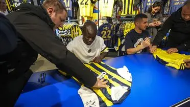 Fenerbahçe imza günü kalabalık