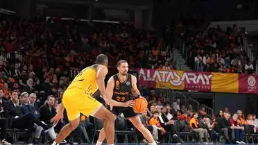 Galatasaray oyuncularının savunma anı