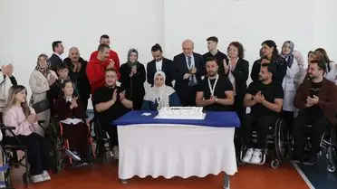 Para atıcılıkta altın madalya kazanan engelli sporcu