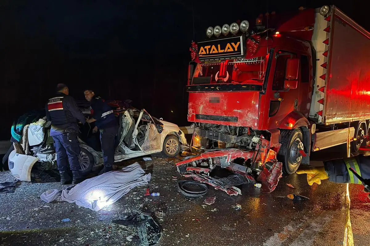 Antalya‑Isparta Karayolunda Trafik Kazası: 1 Kişi Hayatını Kaybetti, 4 Yaralı