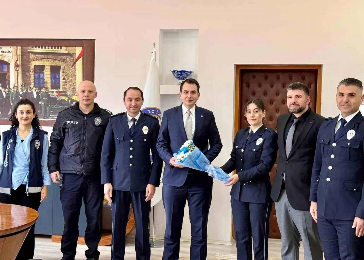 Kaymakam Atam ve polis memurları