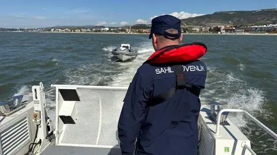 Çanakkale Boğazı'nda Bot Arızası: Sahil Güvenliği 3 Kişiyi Kurtardı
