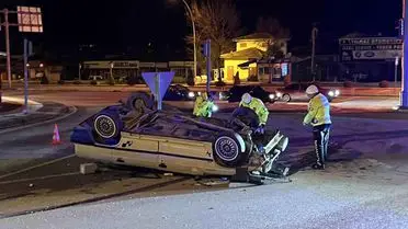 Çorum'da Kavşak Çarpışması: Takla Atan Araçta Sürücü Hastaneye Kaldırıldı