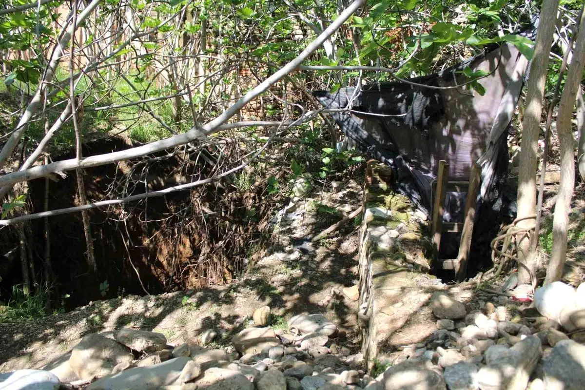 Aydın Efeler'de Tarihi Konak Bahçesinde Kaçak Kazı Ortaya Çıktı