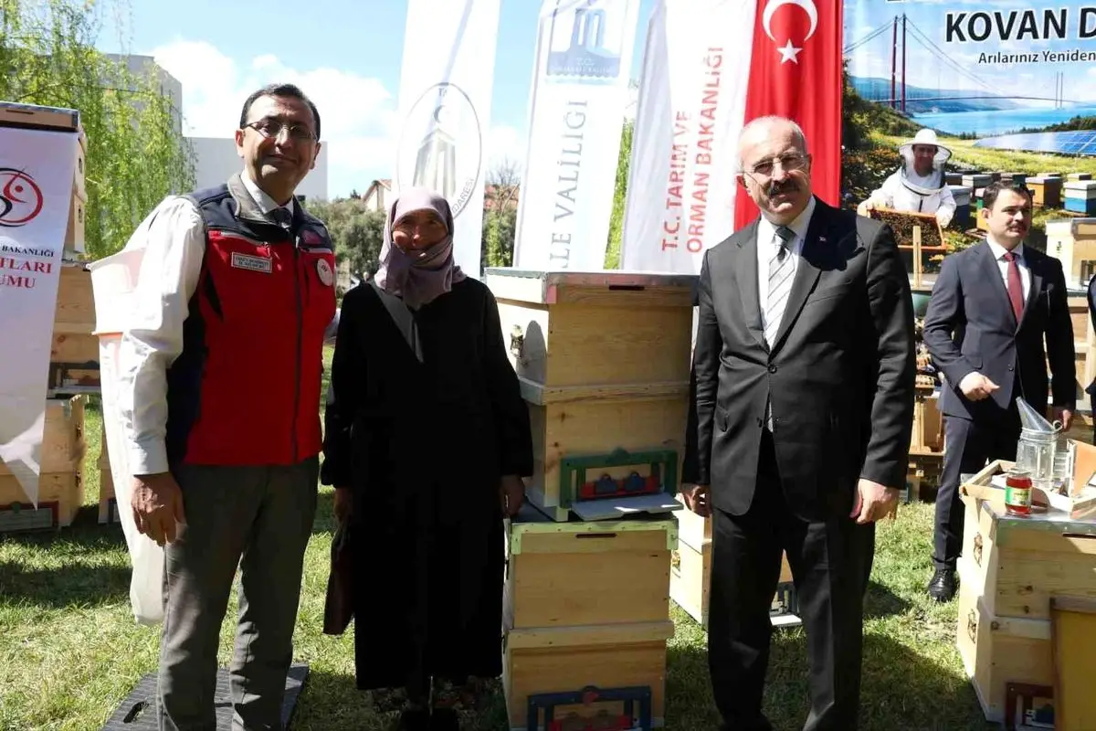 Çanakkale’de Arıcılar İçin 2 Bin Kovanlık Destek Paketi Dağıtıldı
