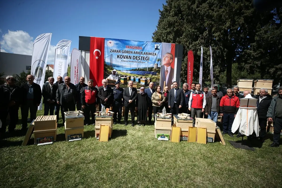 Çanakkale arıcılarına dağıtılan kovanlar