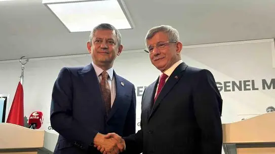 Özgür Özel'den Davutoğlu'na Erken Seçim Teklifi: Ekonomik ve Siyasi Görüşmeler