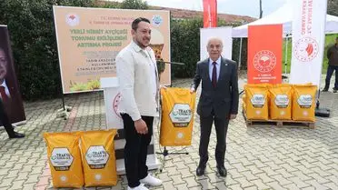 Edirne'de 270 Çiftçiye %75 Hibe ile Yerli Hibrit Ayçiçeği Tohumu Dağıtıldı
